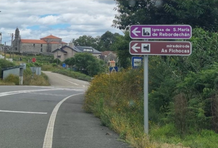 Nova sinaléctica da Igrexa de Santa María de Rebordechán e paneis panorámicos nos miradoiros de Guillade e as Fichocas