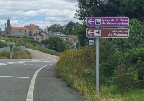 Nova sinaléctica da Igrexa de Santa María de Rebordechán e paneis panorámicos nos miradoiros de Guillade e as Fichocas