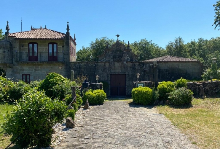 Pazo da Fraga y Capilla de Santa Marta